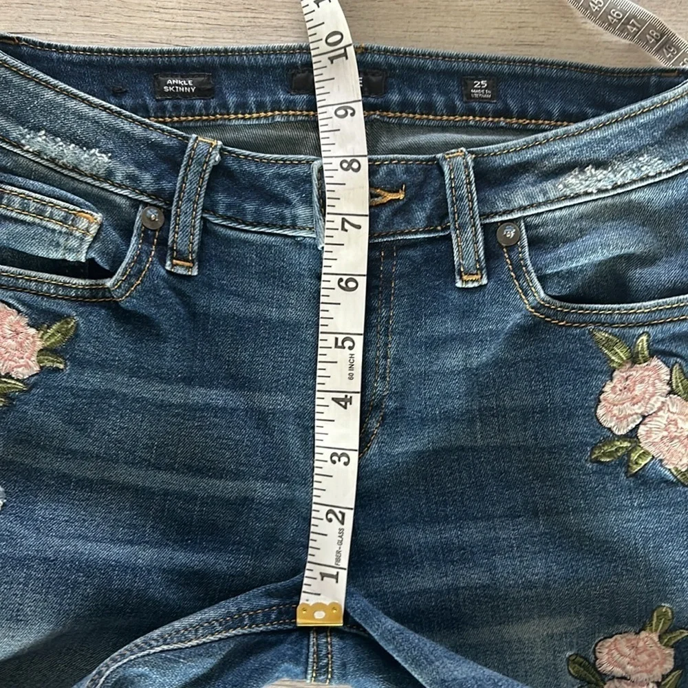Miss Me ankle skinny jeans size 25 embroidered roses floral